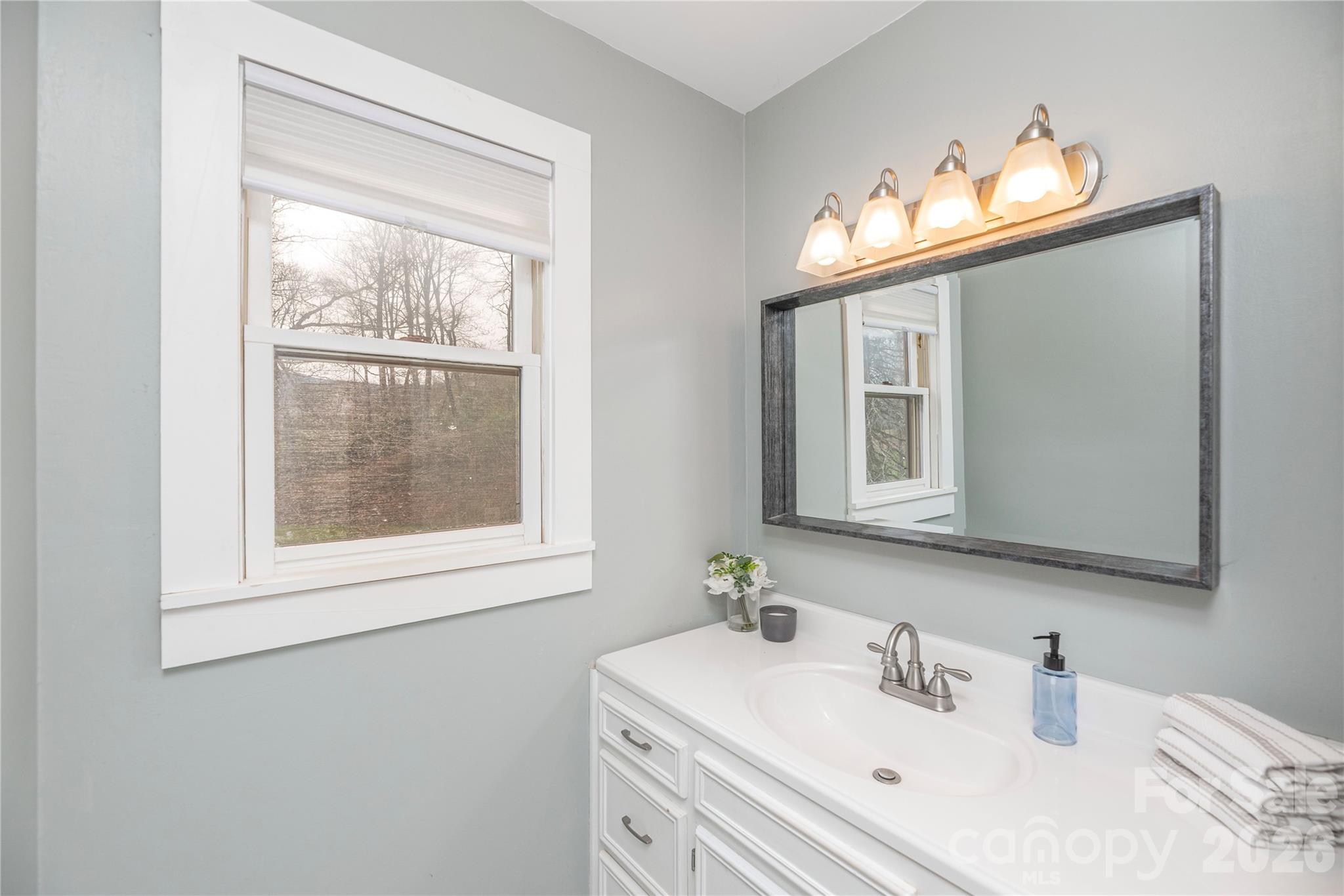 85 Dawn Lane — Canton