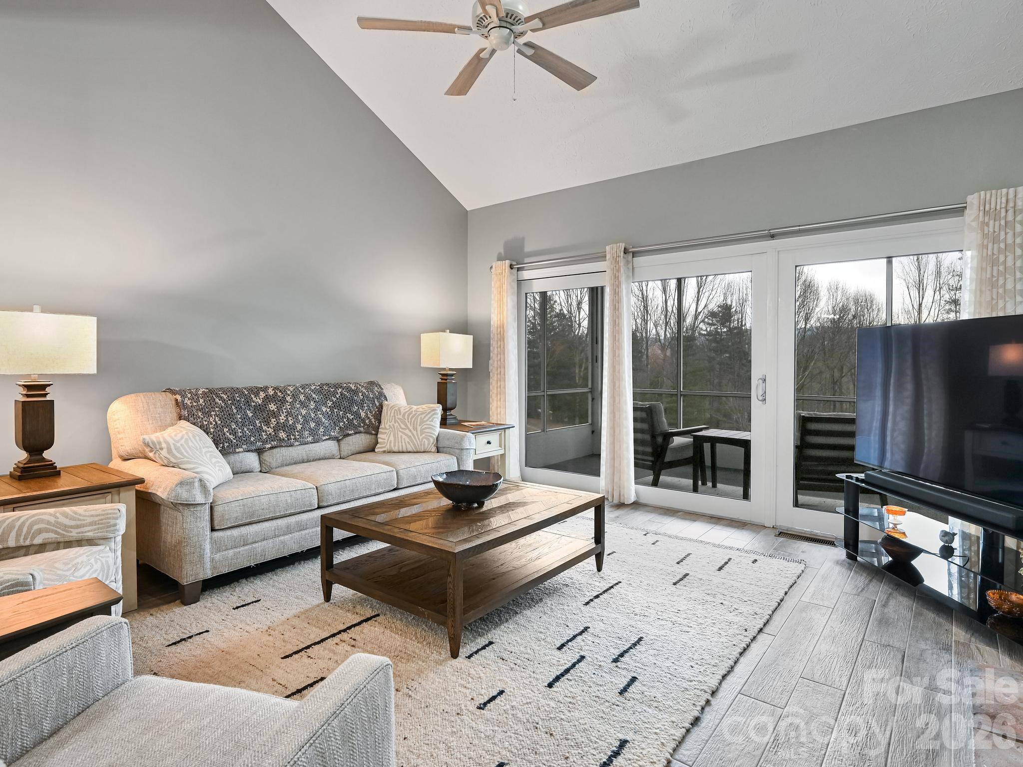 2208 E Cumming Woods Lane — Hendersonville