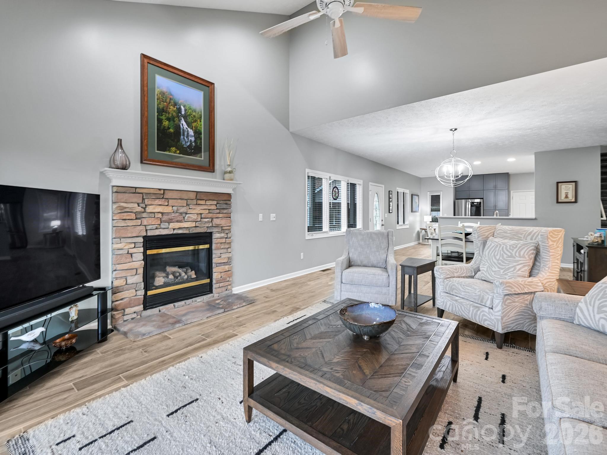 2208 E Cumming Woods Lane — Hendersonville
