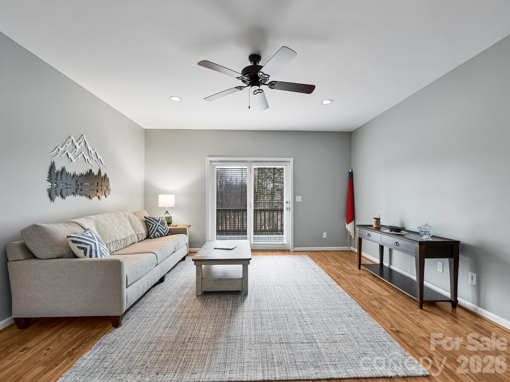 2208 E Cumming Woods Lane — Hendersonville