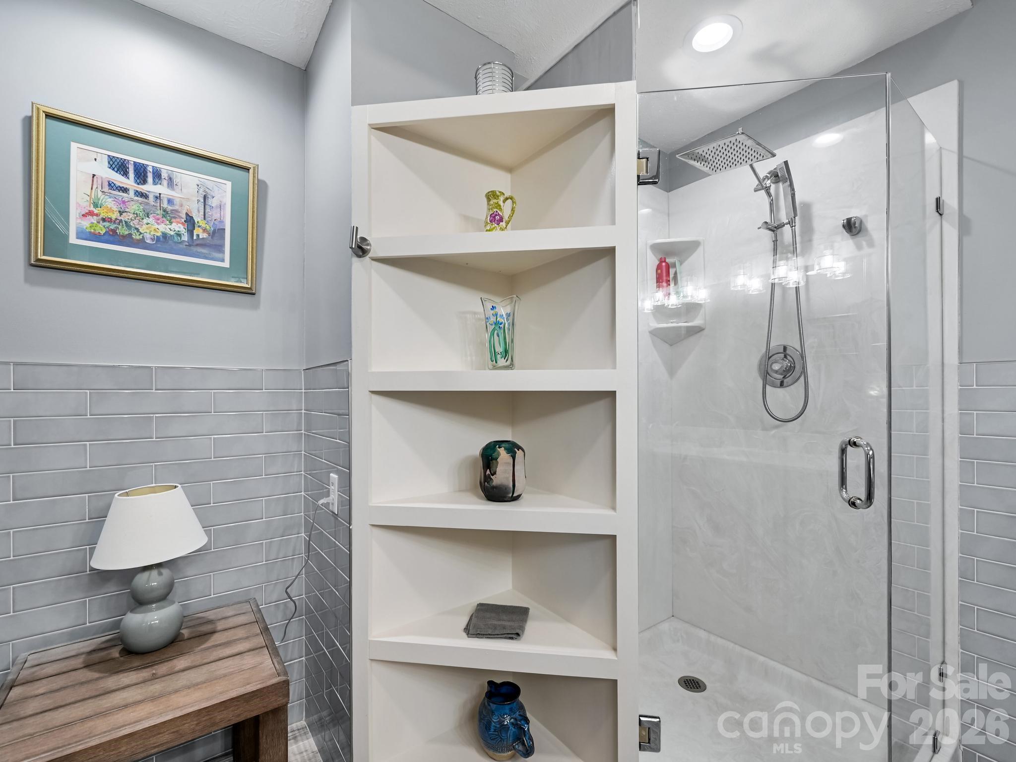 2208 E Cumming Woods Lane — Hendersonville