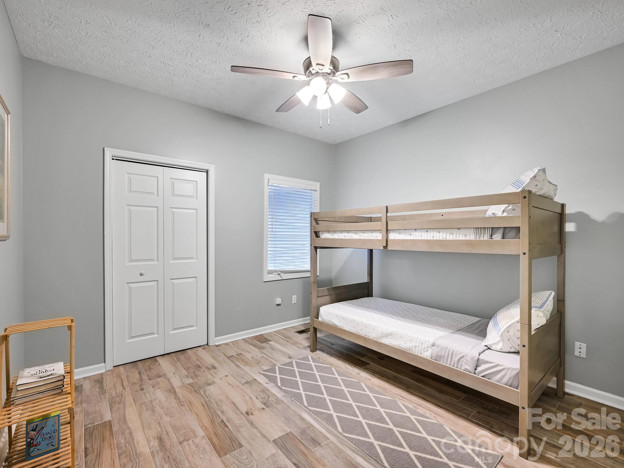 2208 E Cumming Woods Lane — Hendersonville