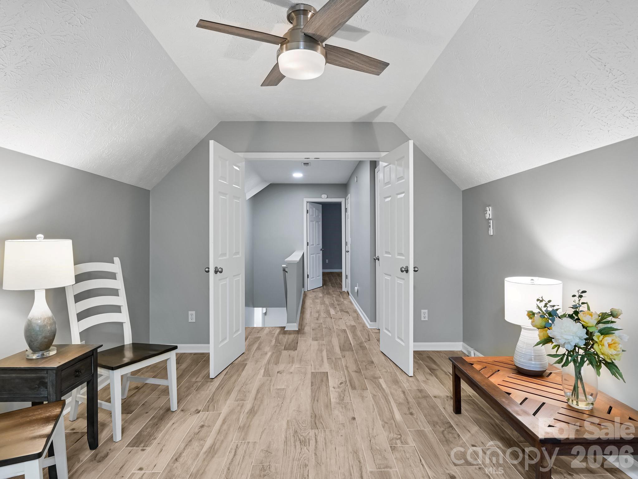 2208 E Cumming Woods Lane — Hendersonville