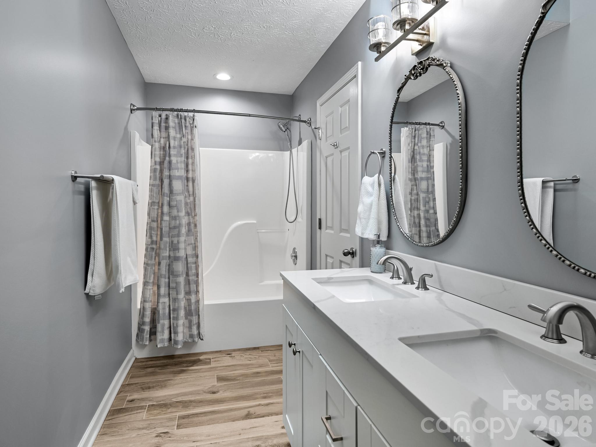2208 E Cumming Woods Lane — Hendersonville
