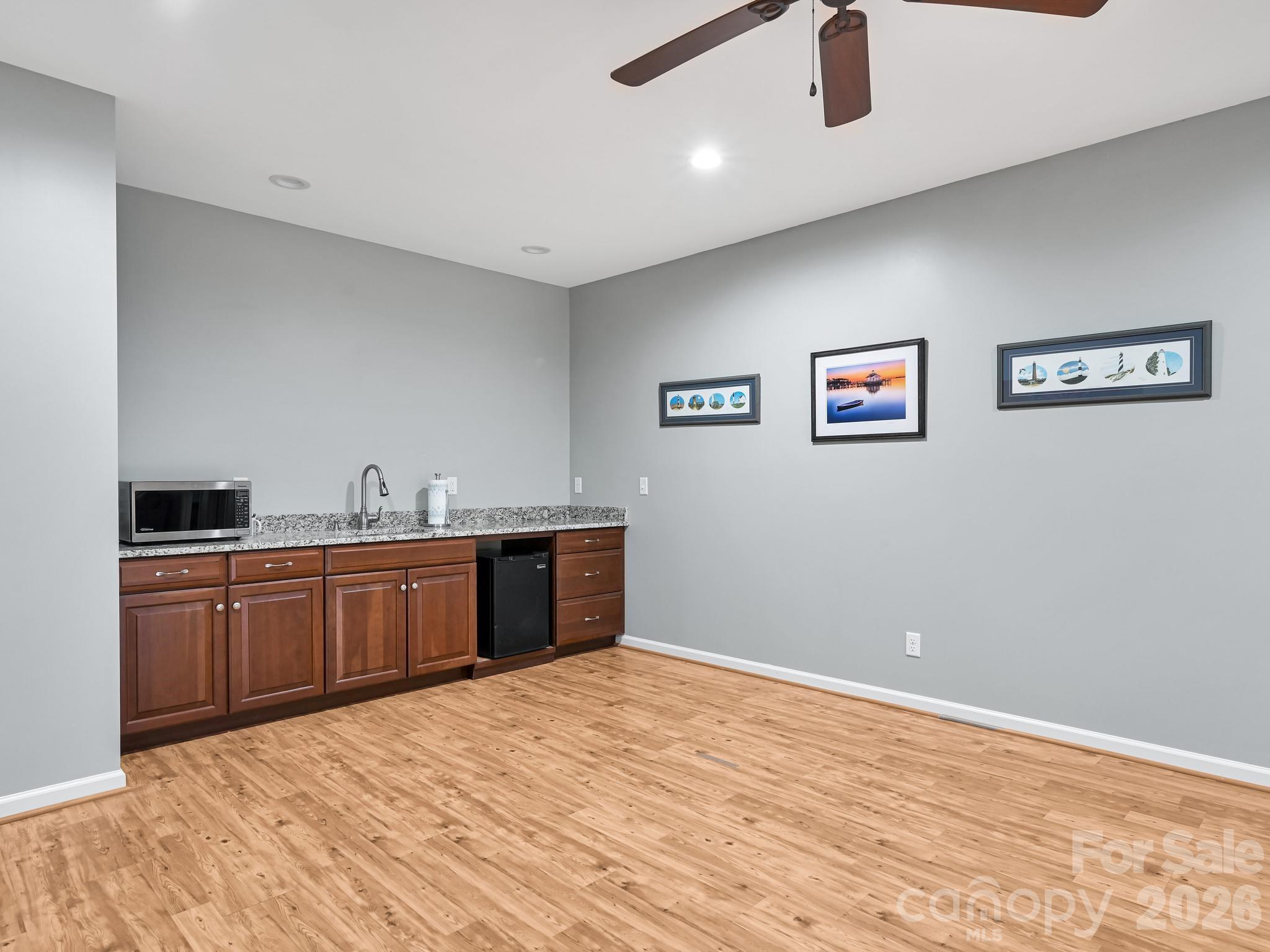 2208 E Cumming Woods Lane — Hendersonville