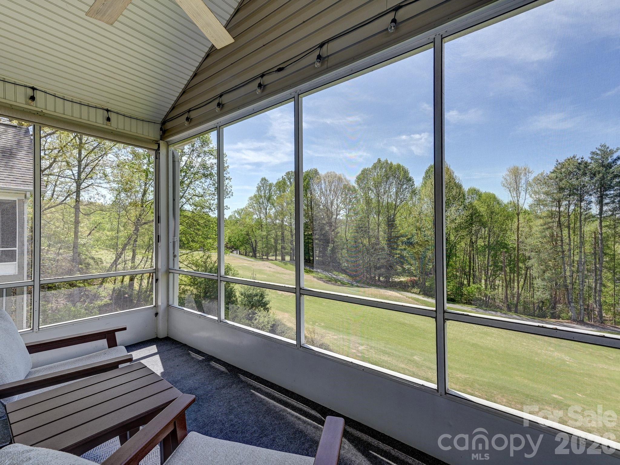 2208 E Cumming Woods Lane — Hendersonville