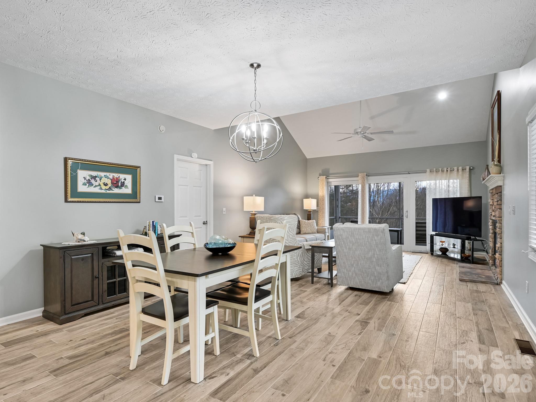 2208 E Cumming Woods Lane — Hendersonville