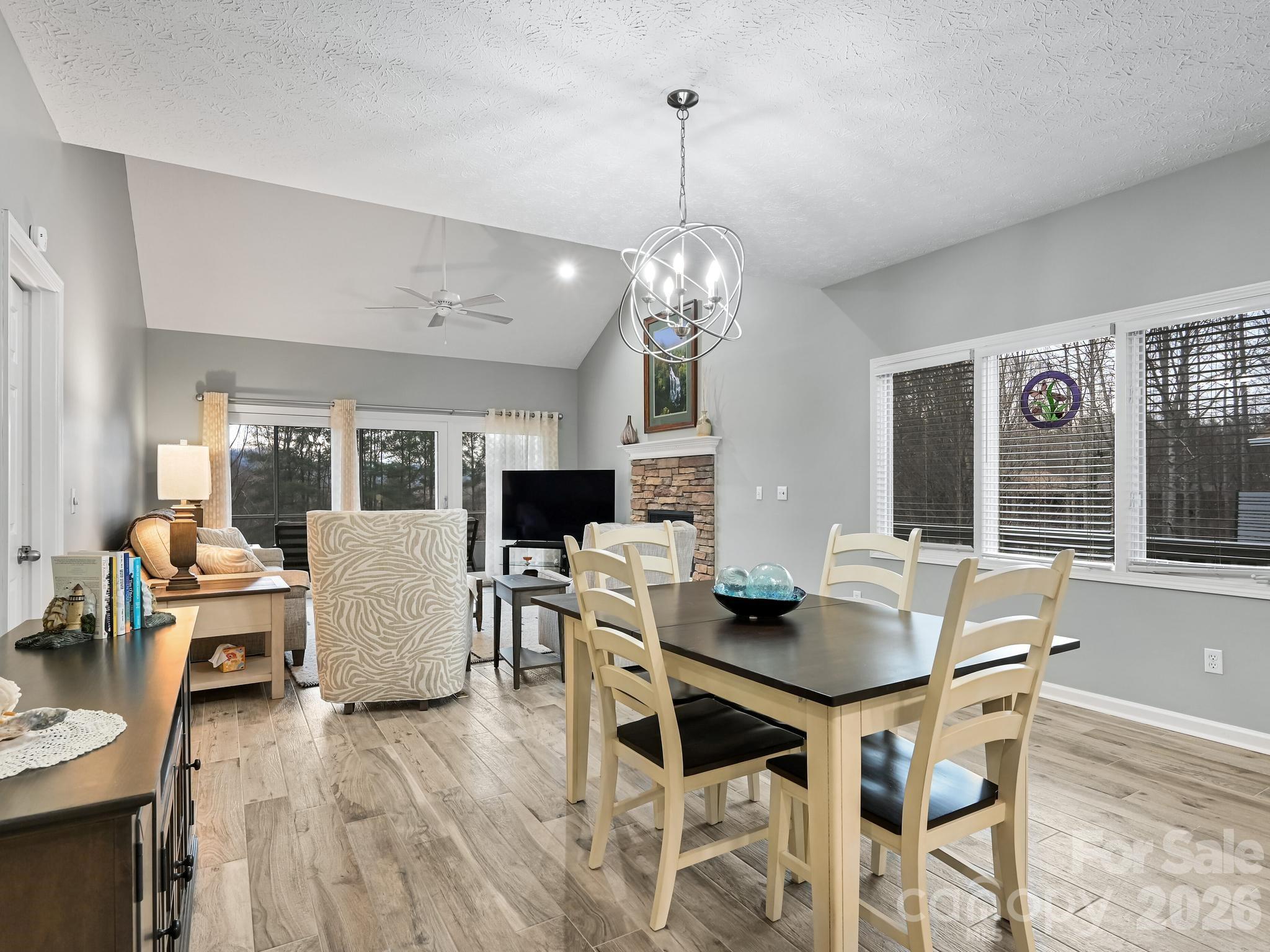 2208 E Cumming Woods Lane — Hendersonville