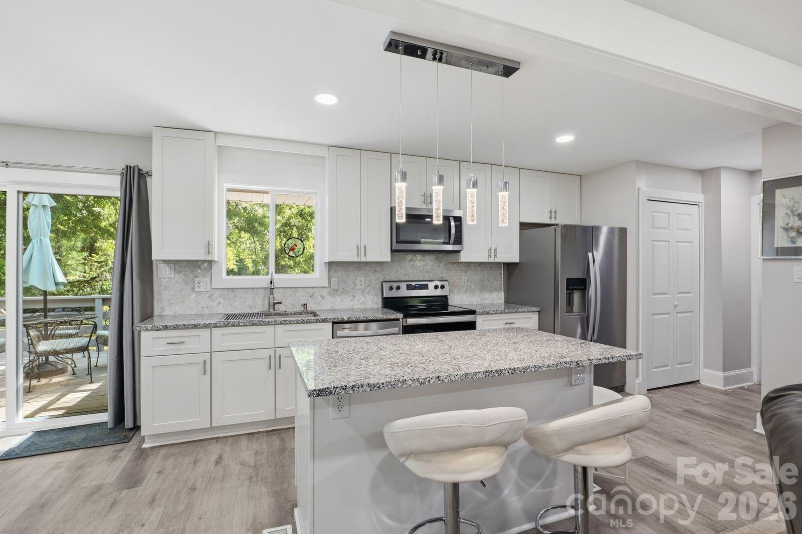1405 Lakeview Drive — Pineville