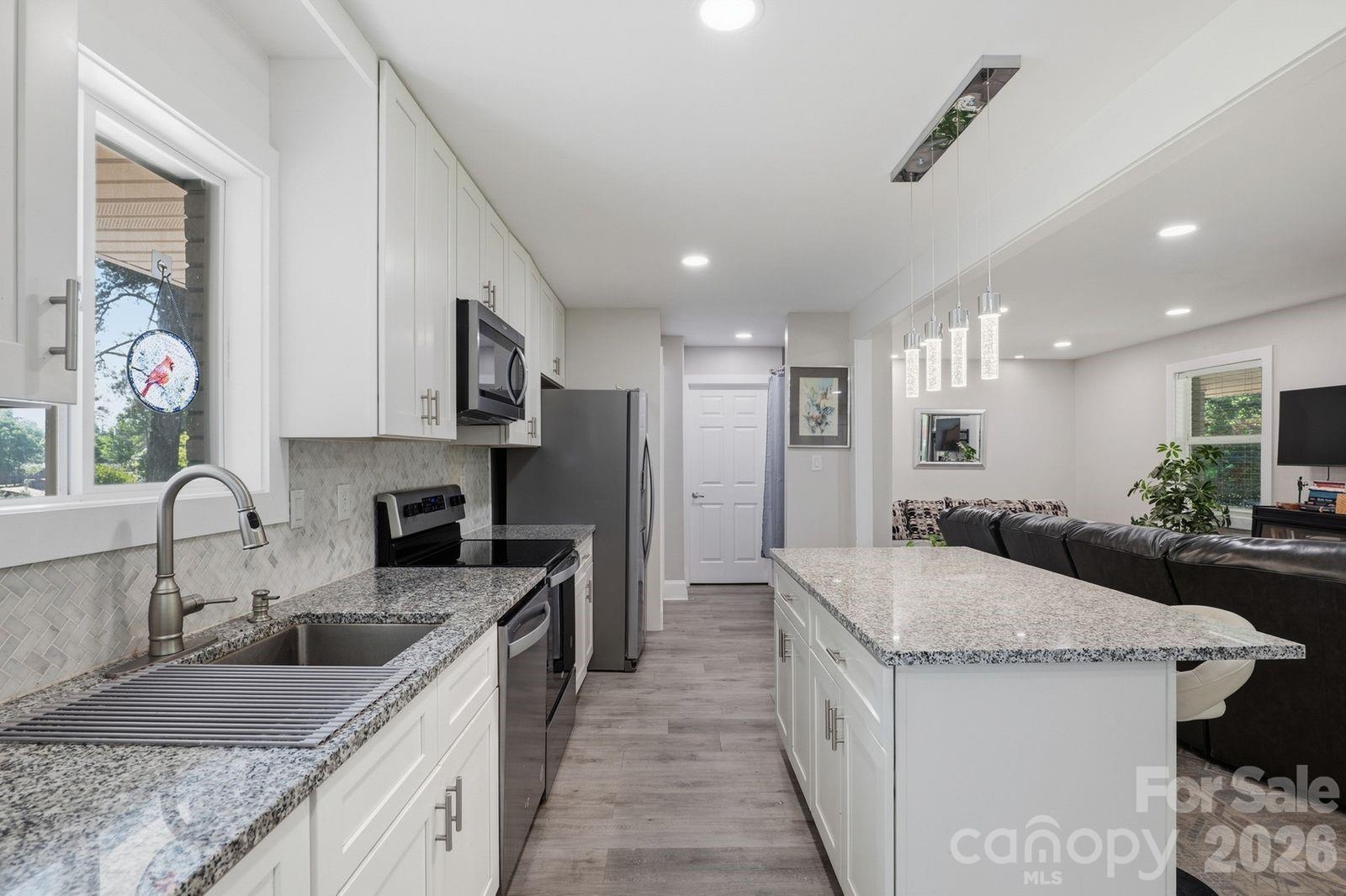 1405 Lakeview Drive — Pineville