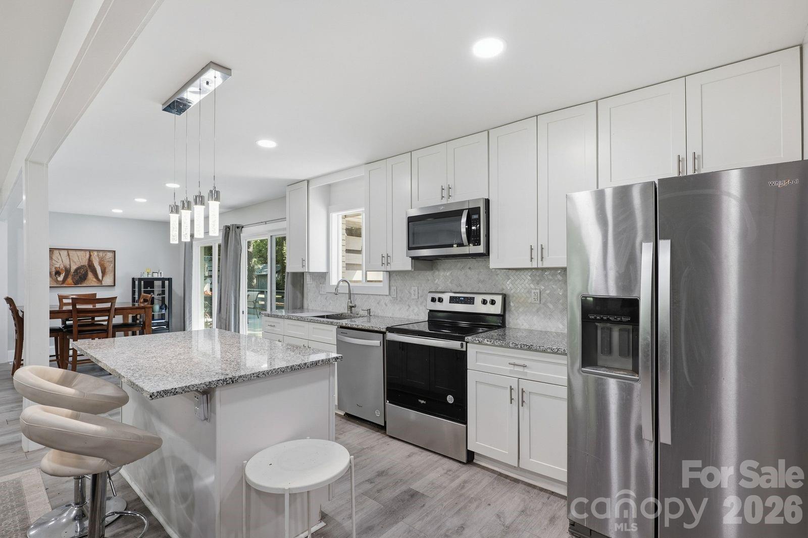 1405 Lakeview Drive — Pineville