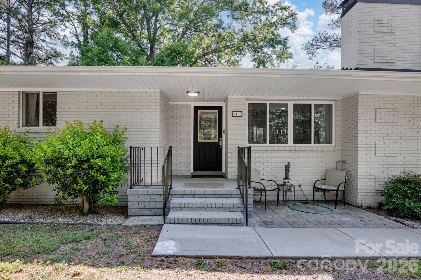 1405 Lakeview Drive — Pineville