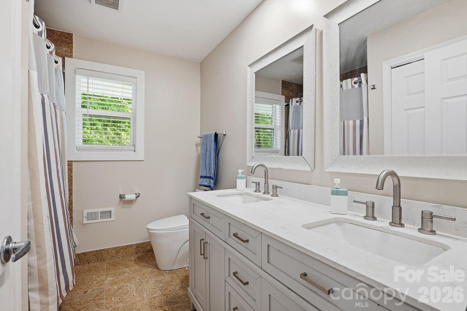 1405 Lakeview Drive — Pineville