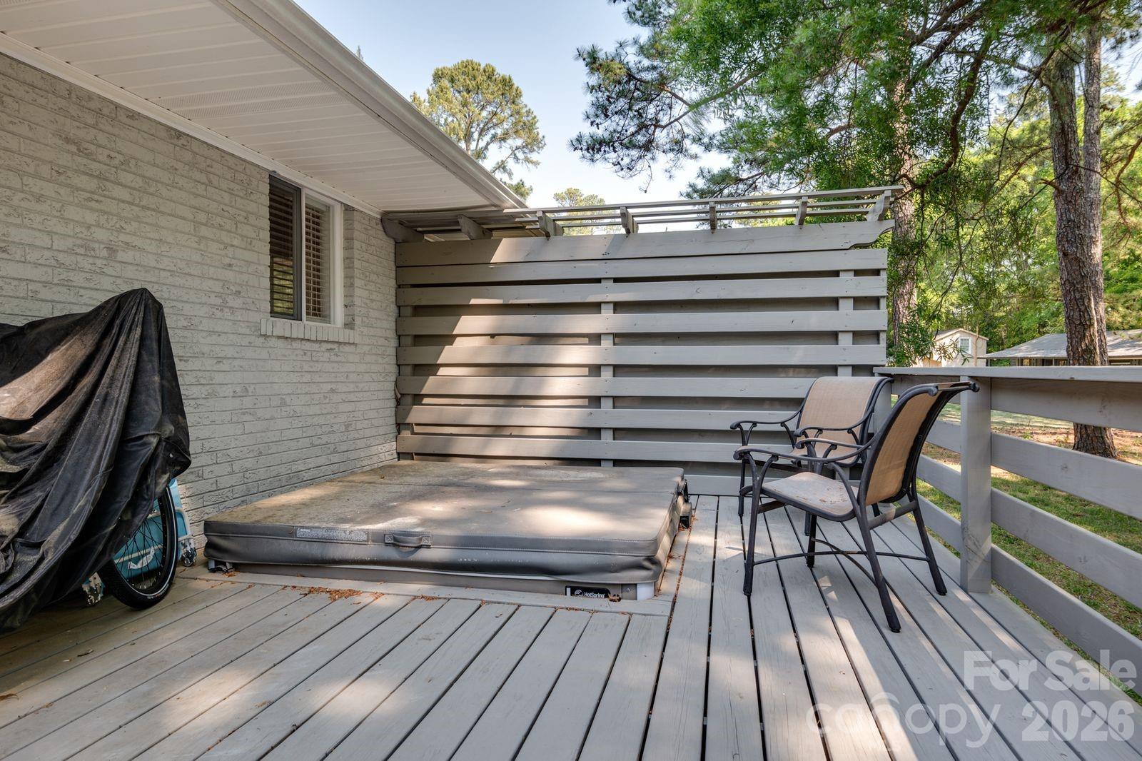 1405 Lakeview Drive — Pineville