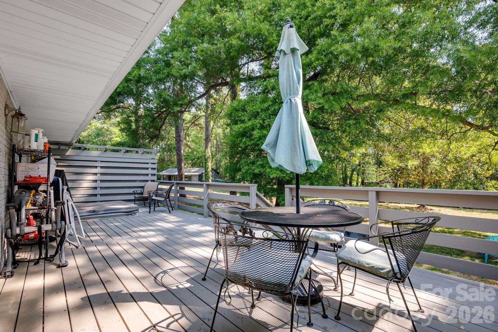1405 Lakeview Drive — Pineville