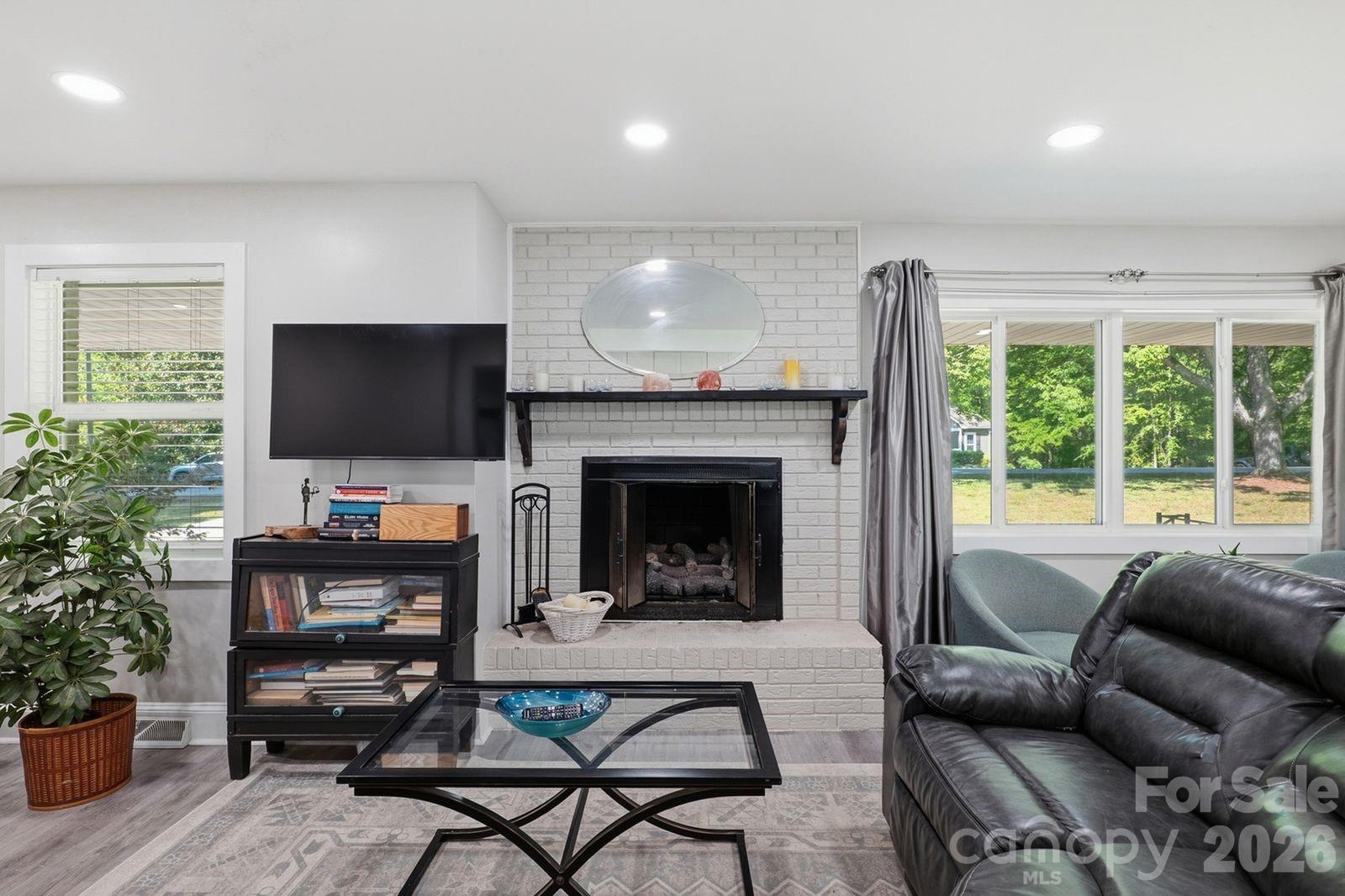 1405 Lakeview Drive — Pineville