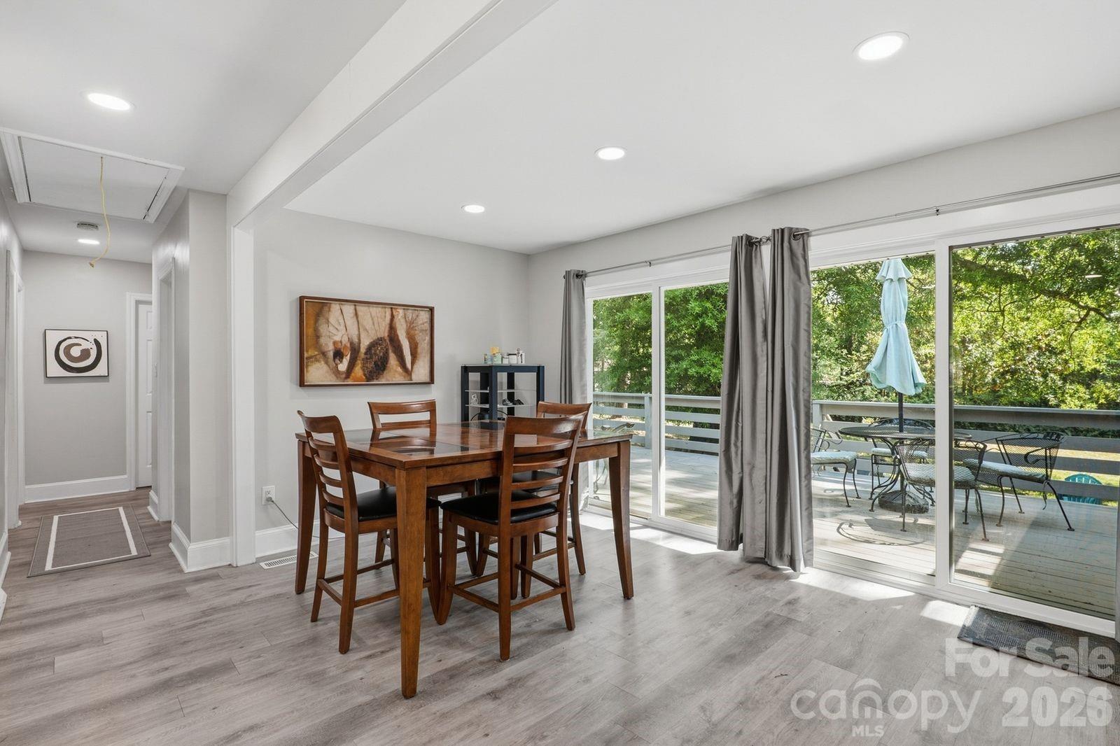 1405 Lakeview Drive — Pineville