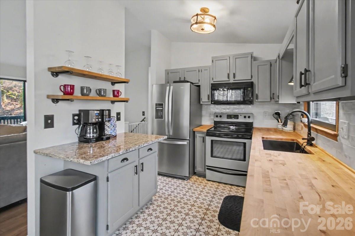 30 Whipporwill Drive — Weaverville