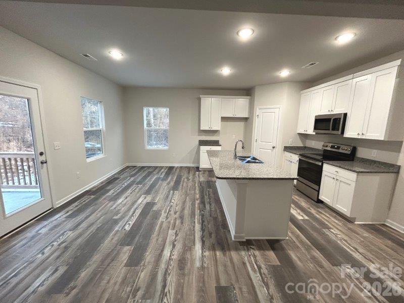 5155 Mark Drive NE — Hickory
