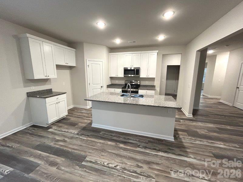 5155 Mark Drive NE — Hickory