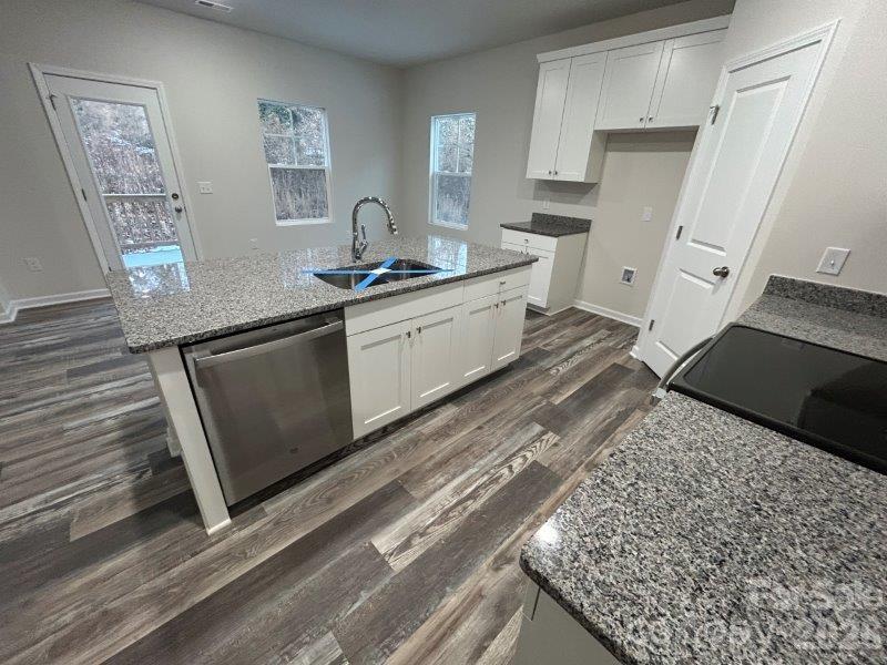 5155 Mark Drive NE — Hickory
