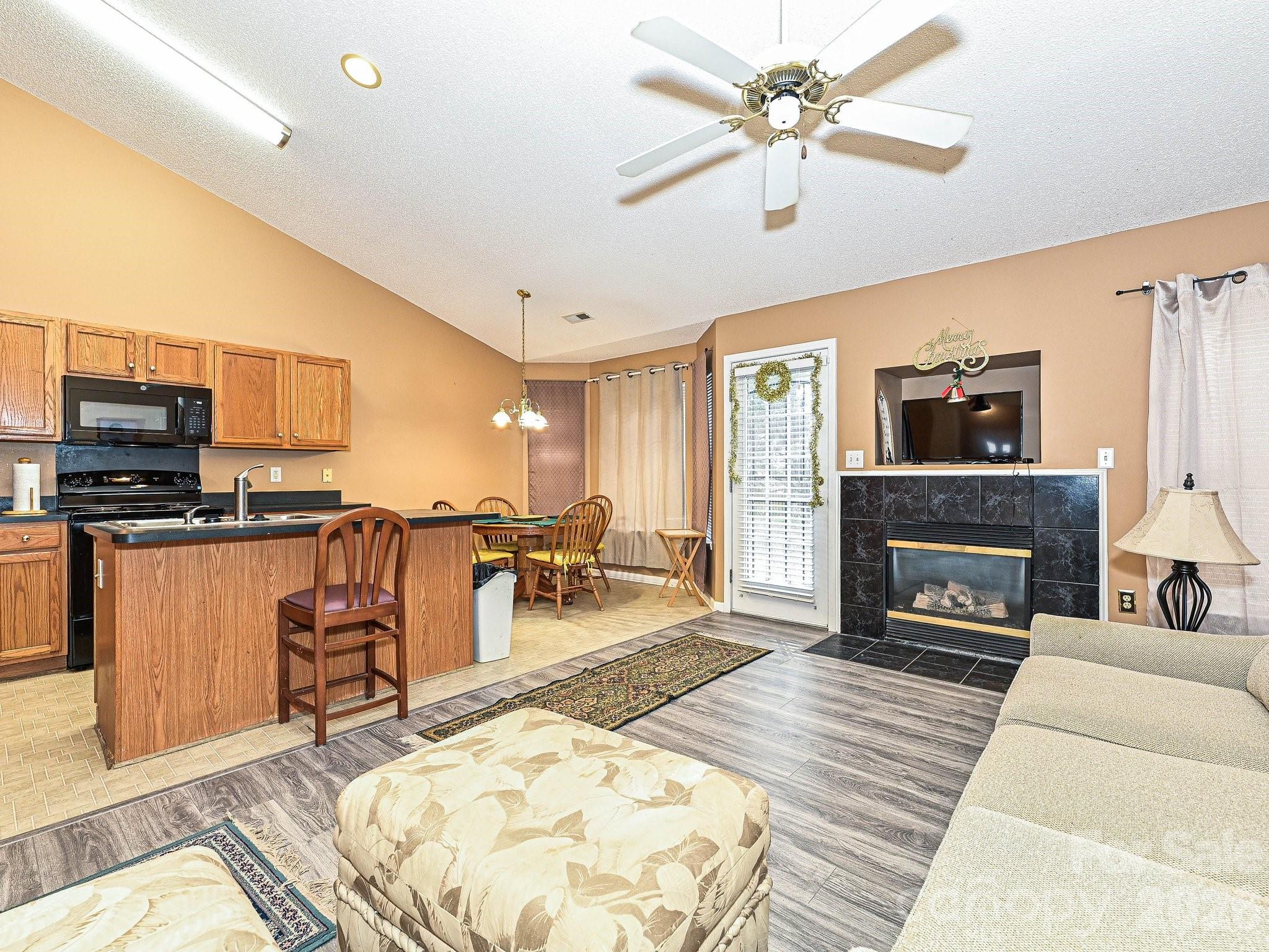 11726 Black Maple Avenue — Charlotte