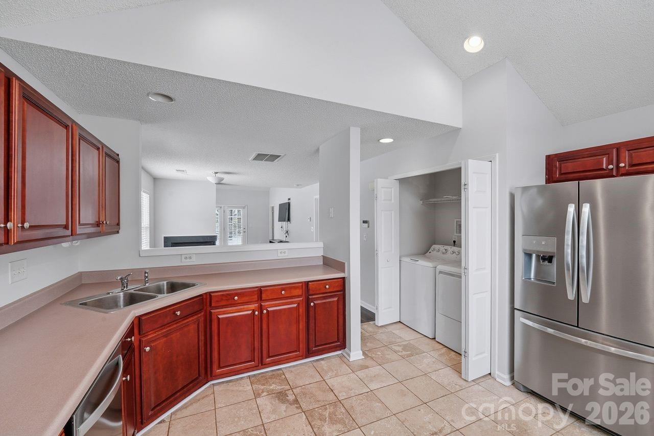 8221 Christmas Court — Charlotte