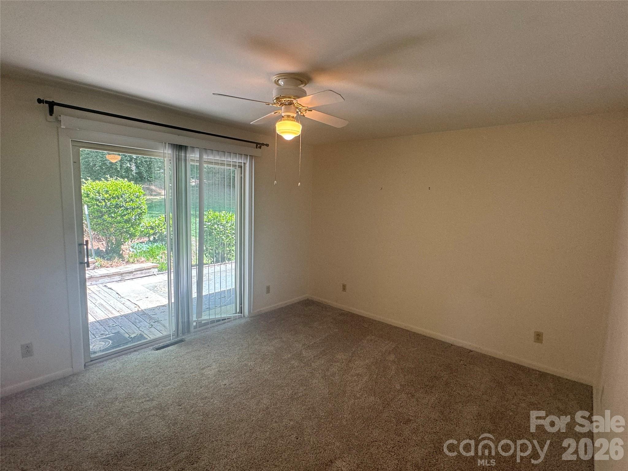 1023 Autumn Lane — New London