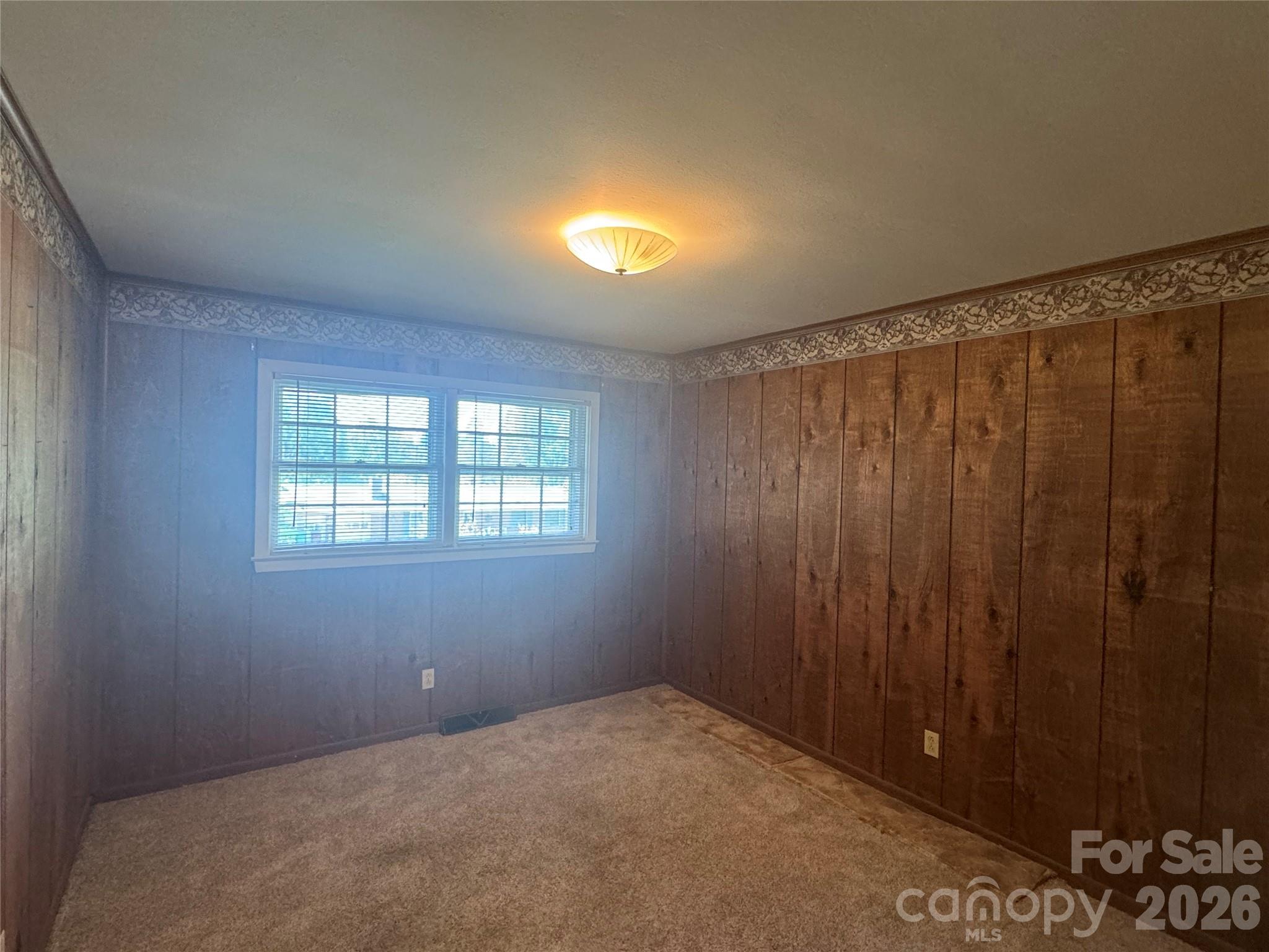 1023 Autumn Lane — New London