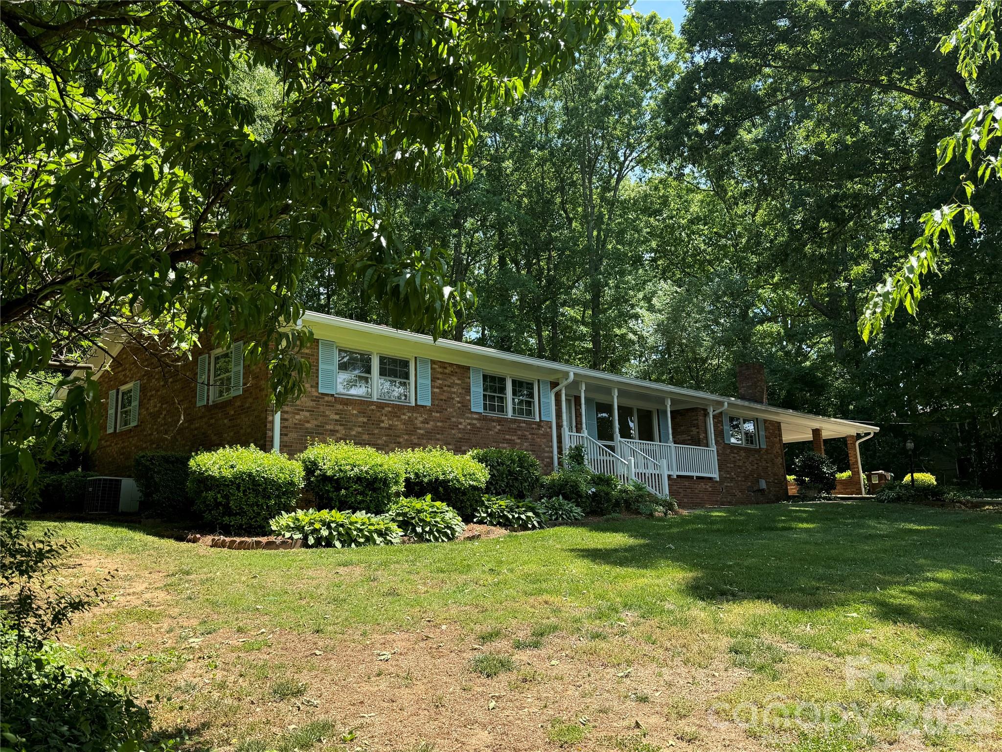 1023 Autumn Lane — New London
