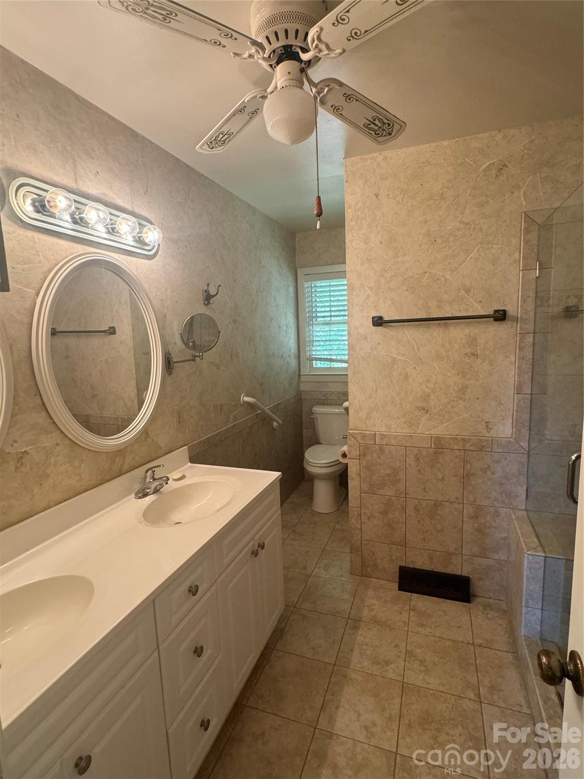 1023 Autumn Lane — New London