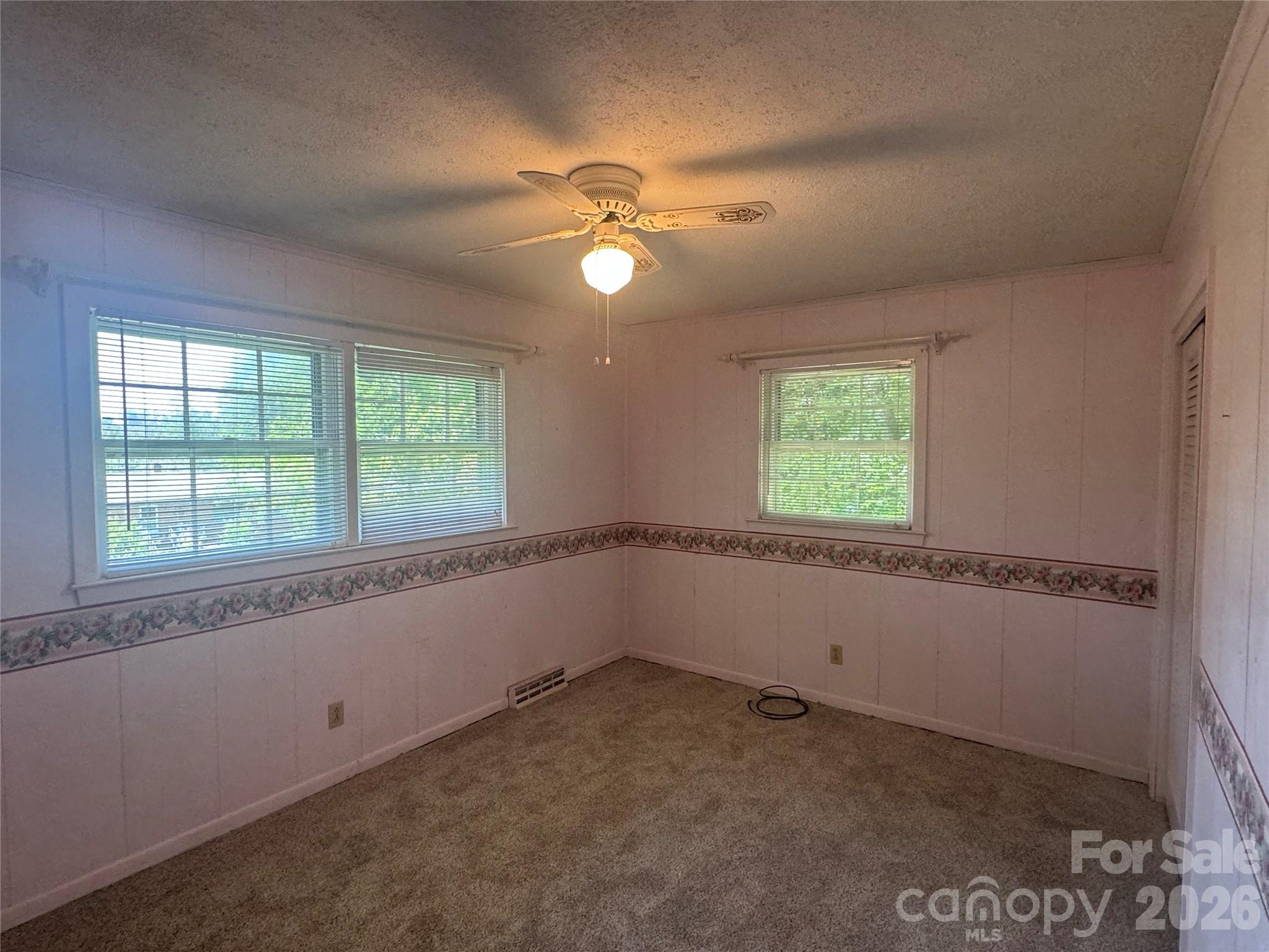 1023 Autumn Lane — New London