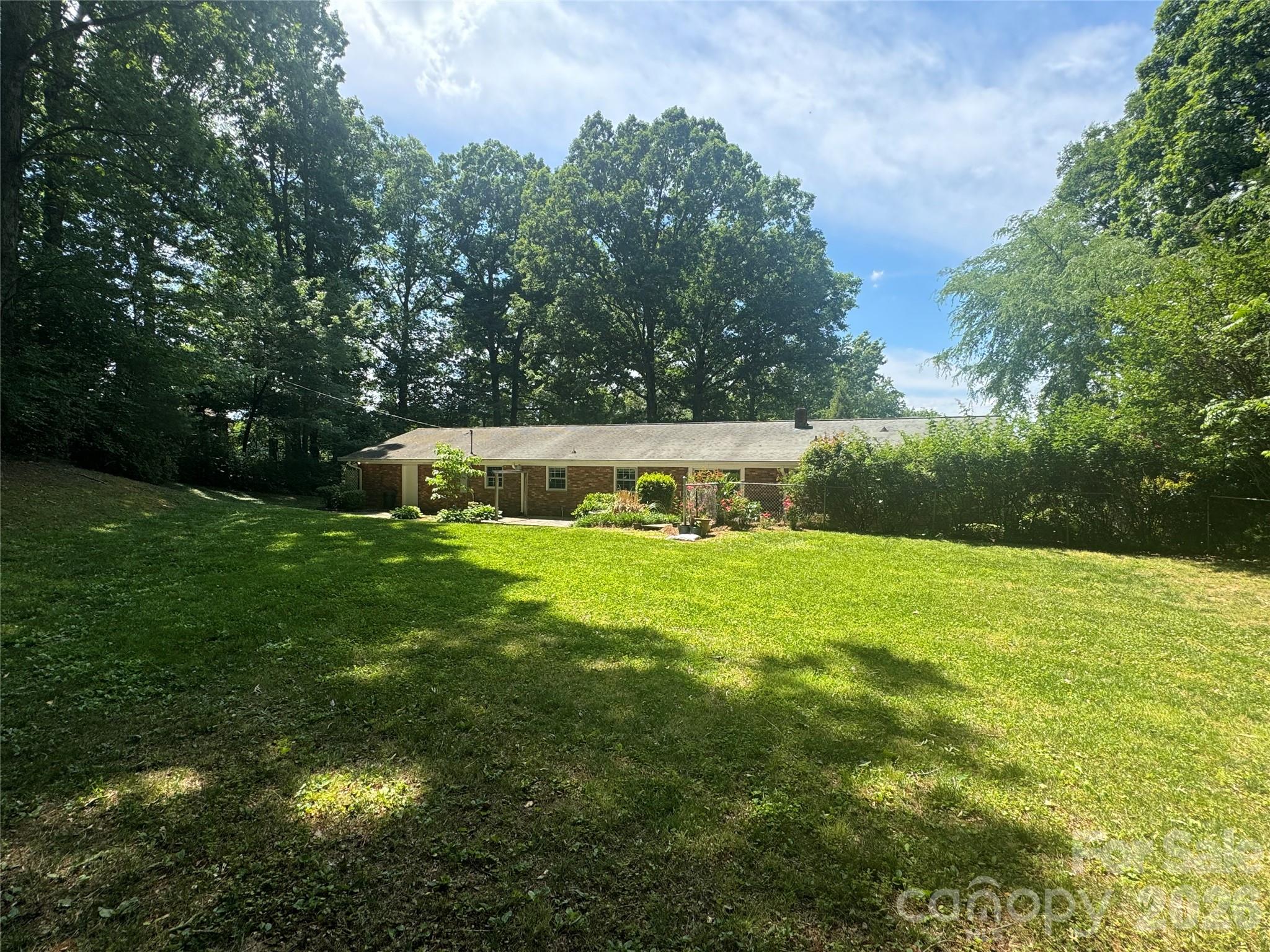 1023 Autumn Lane — New London