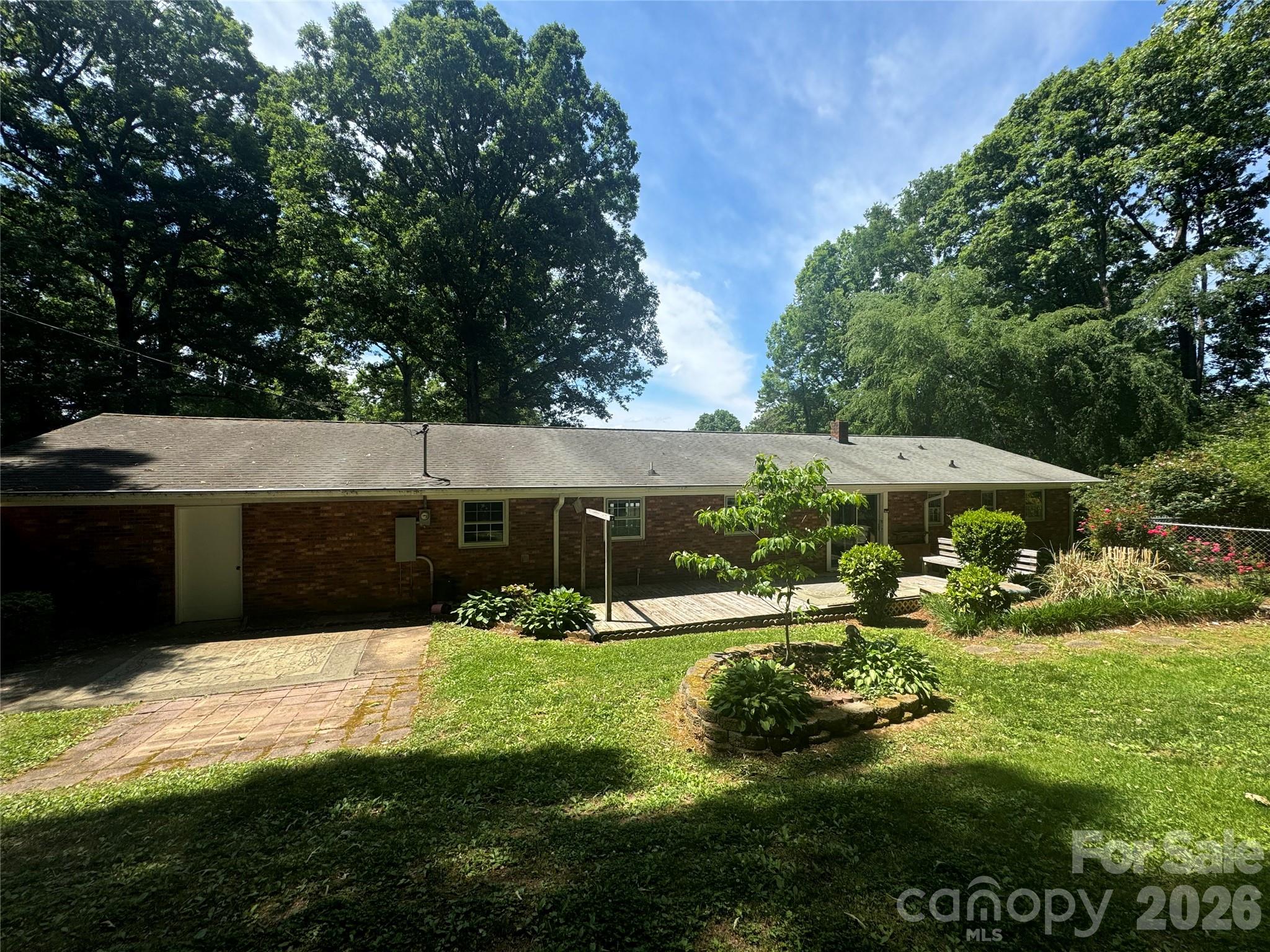1023 Autumn Lane — New London