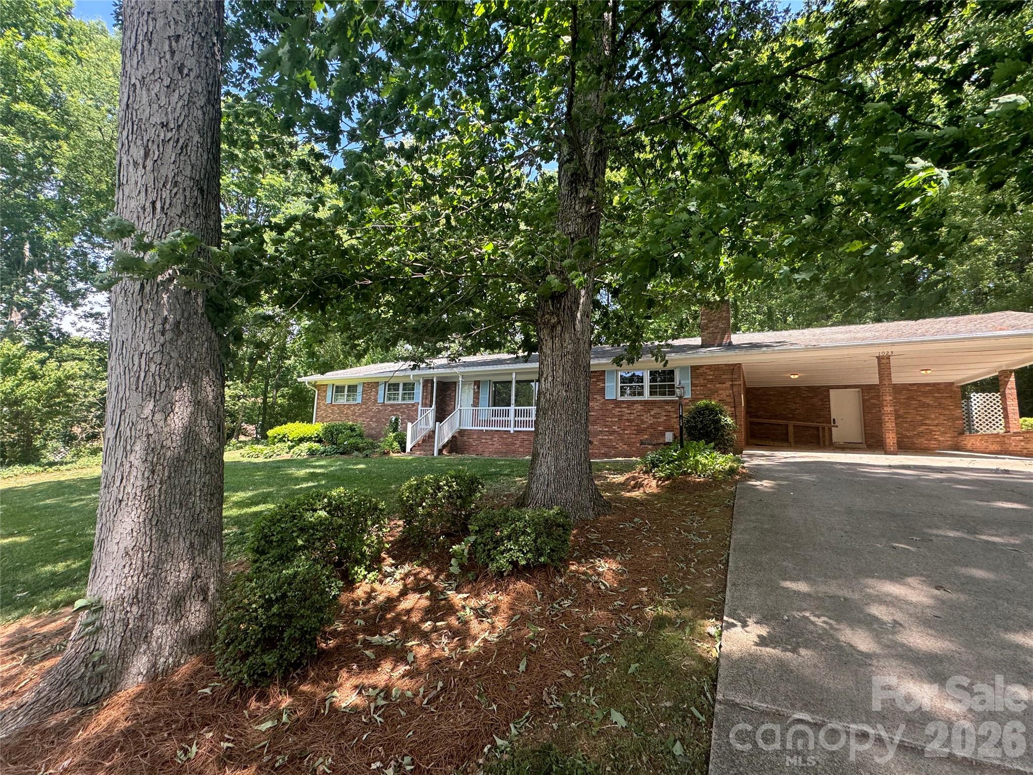 1023 Autumn Lane — New London