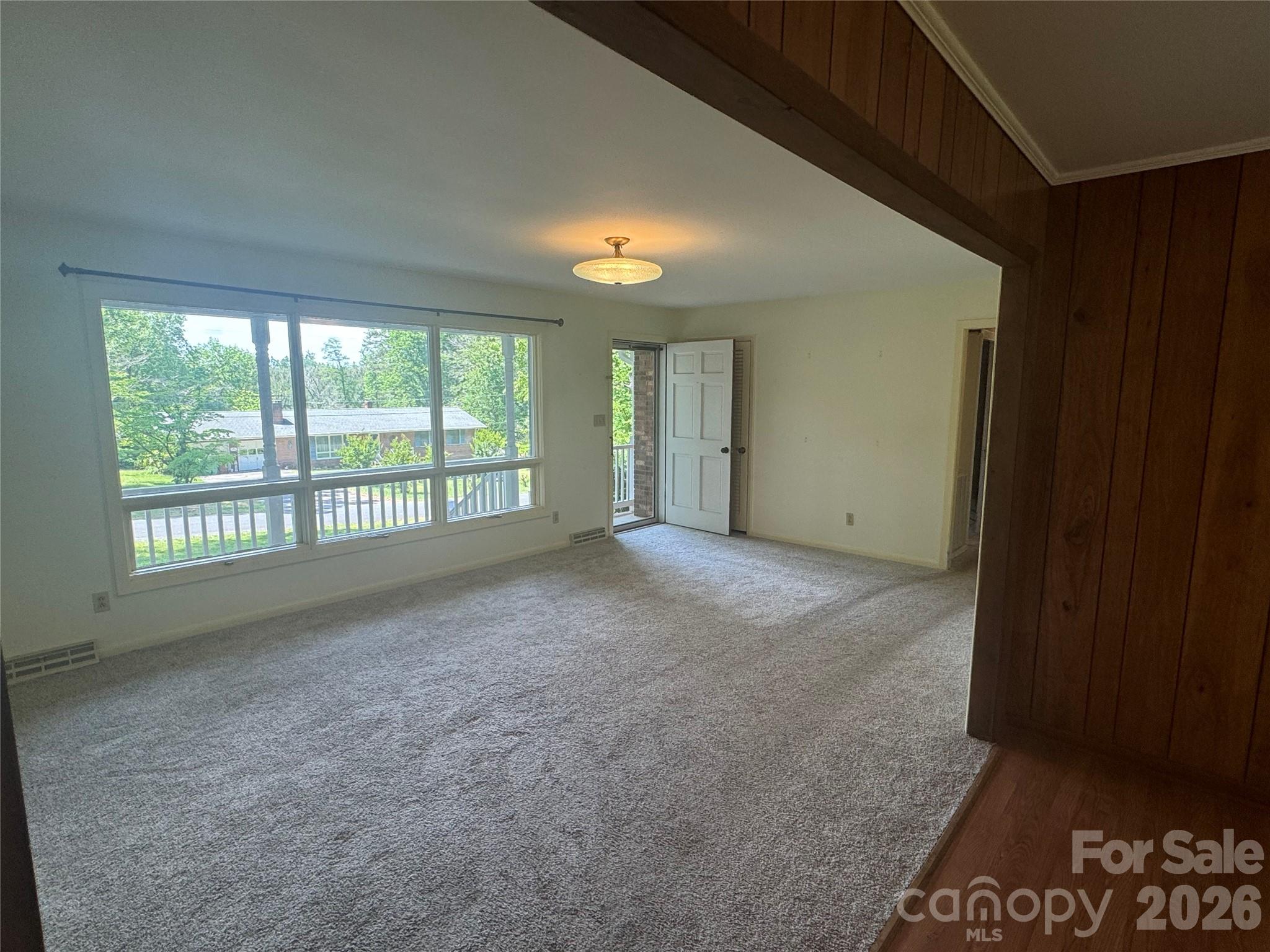 1023 Autumn Lane — New London