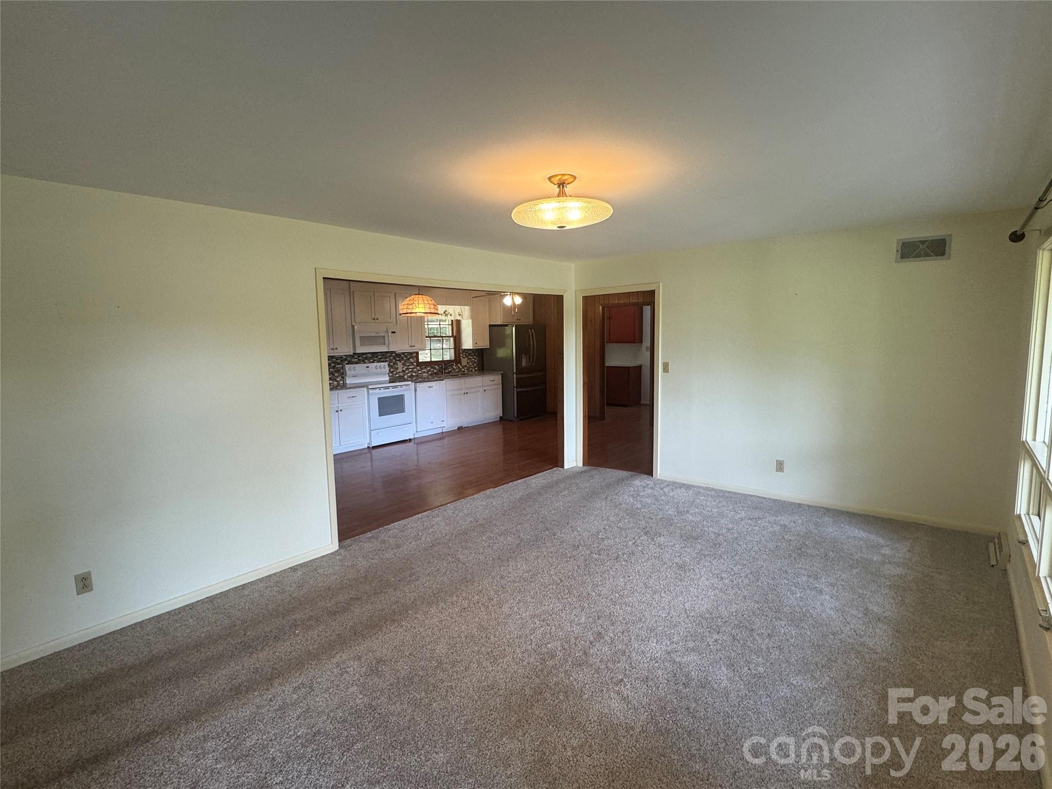 1023 Autumn Lane — New London