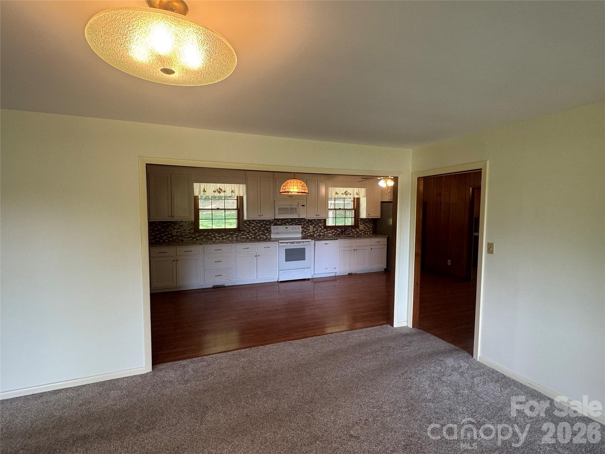 1023 Autumn Lane — New London