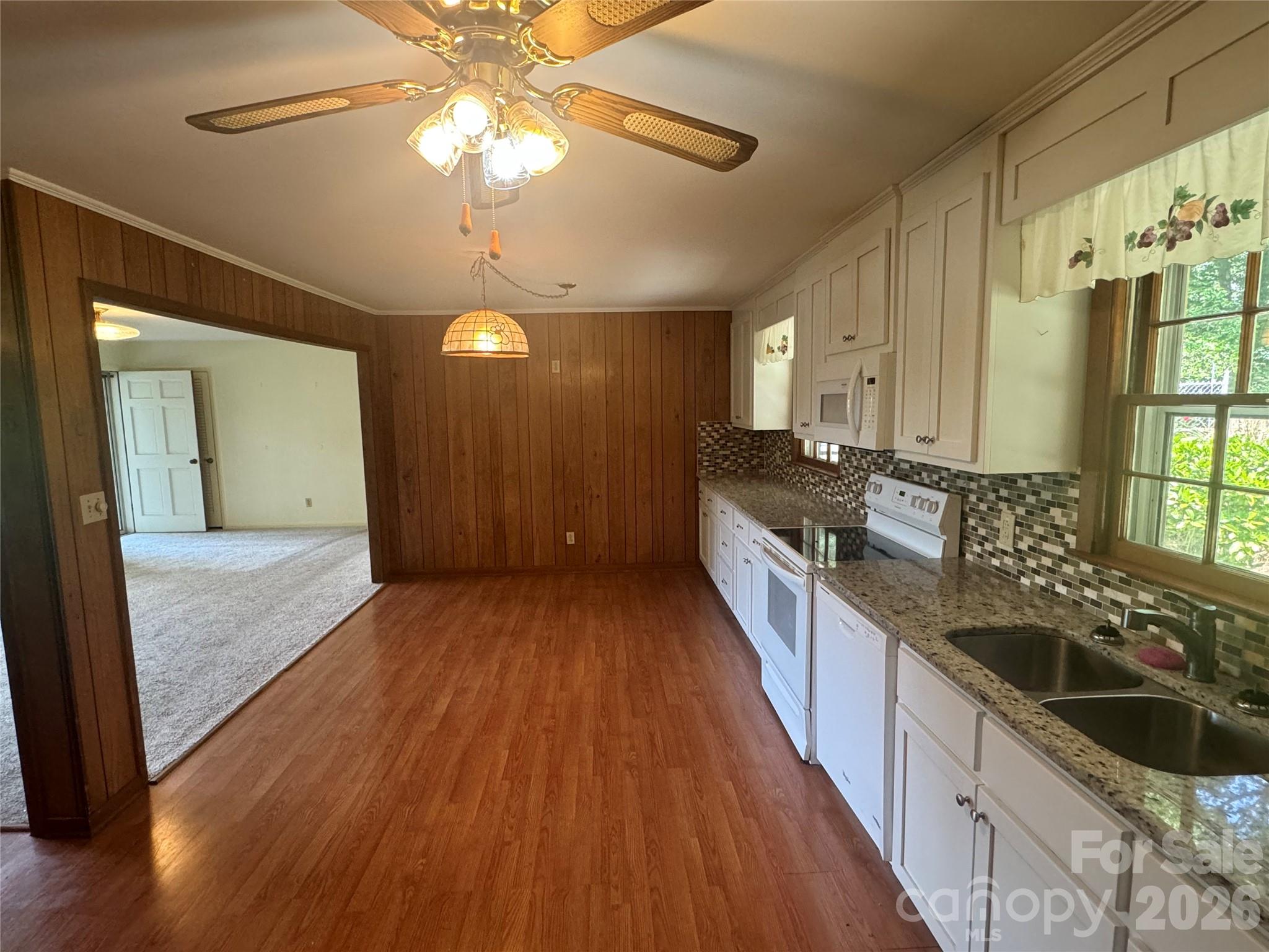 1023 Autumn Lane — New London
