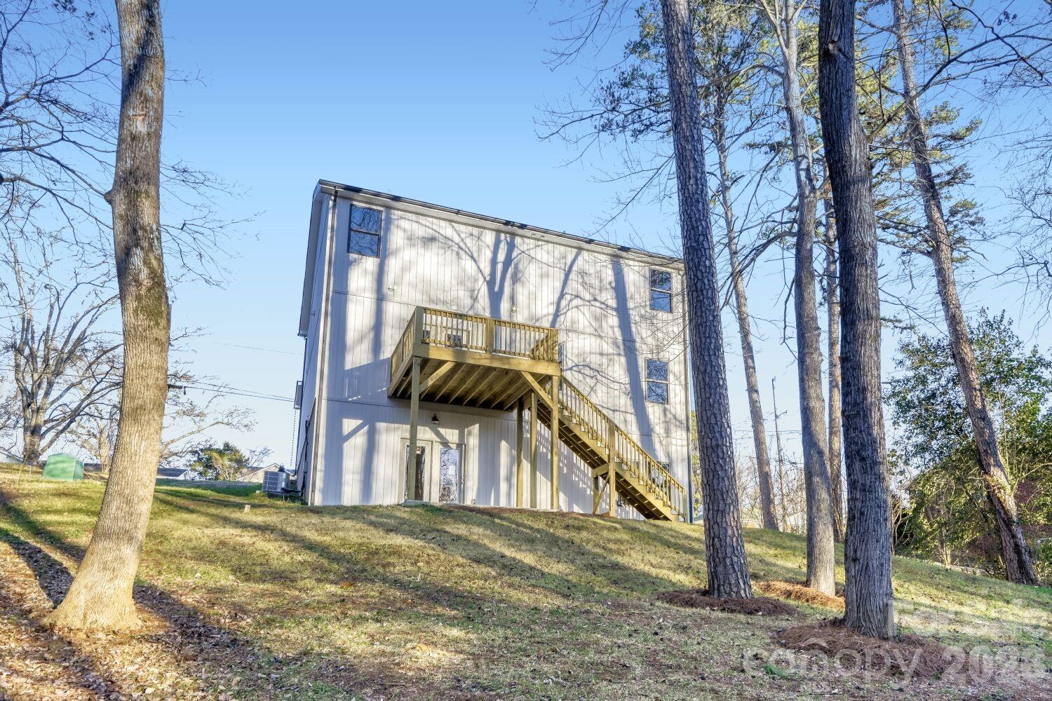 111 Marshdale Avenue SW — Concord