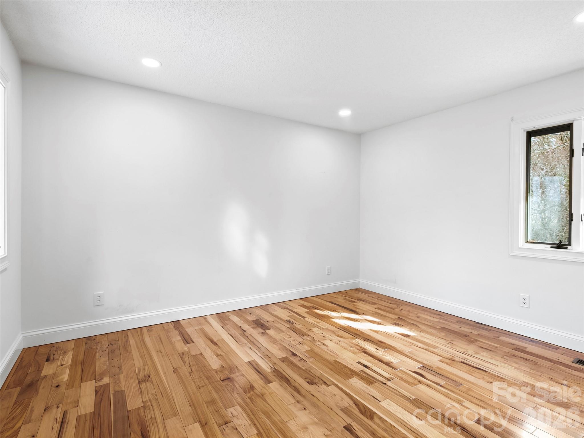 2731 Miller Lane — Hendersonville