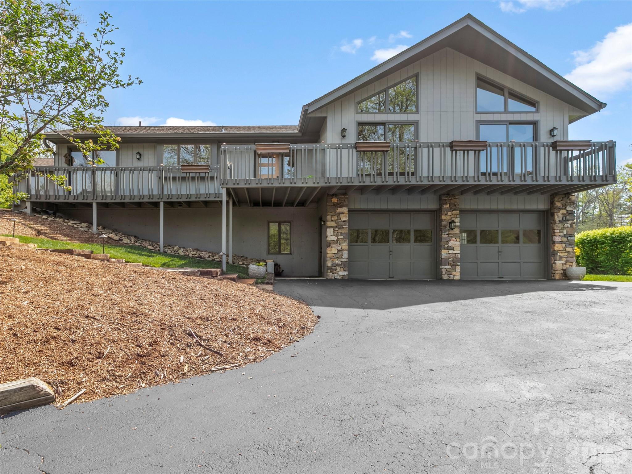 2731 Miller Lane — Hendersonville