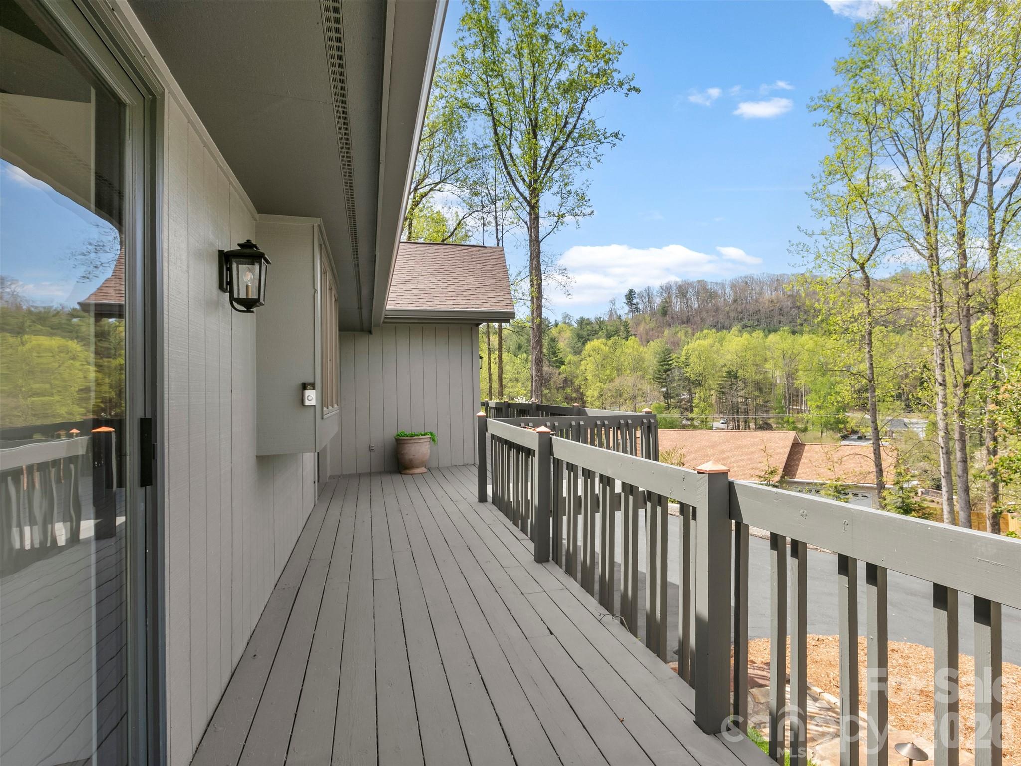 2731 Miller Lane — Hendersonville
