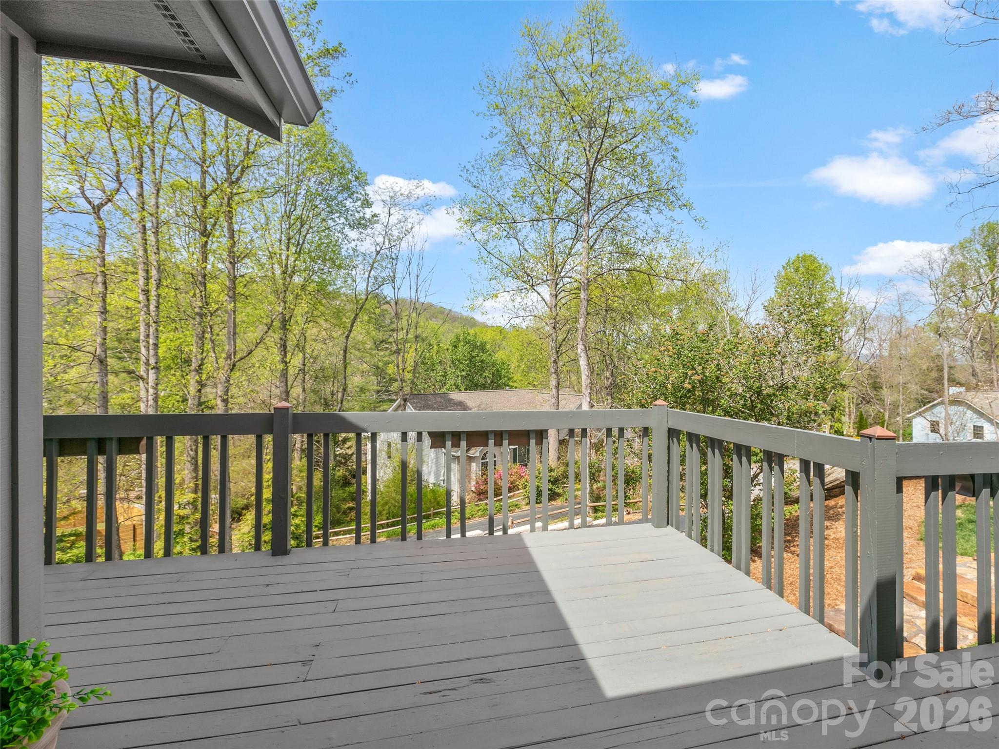 2731 Miller Lane — Hendersonville