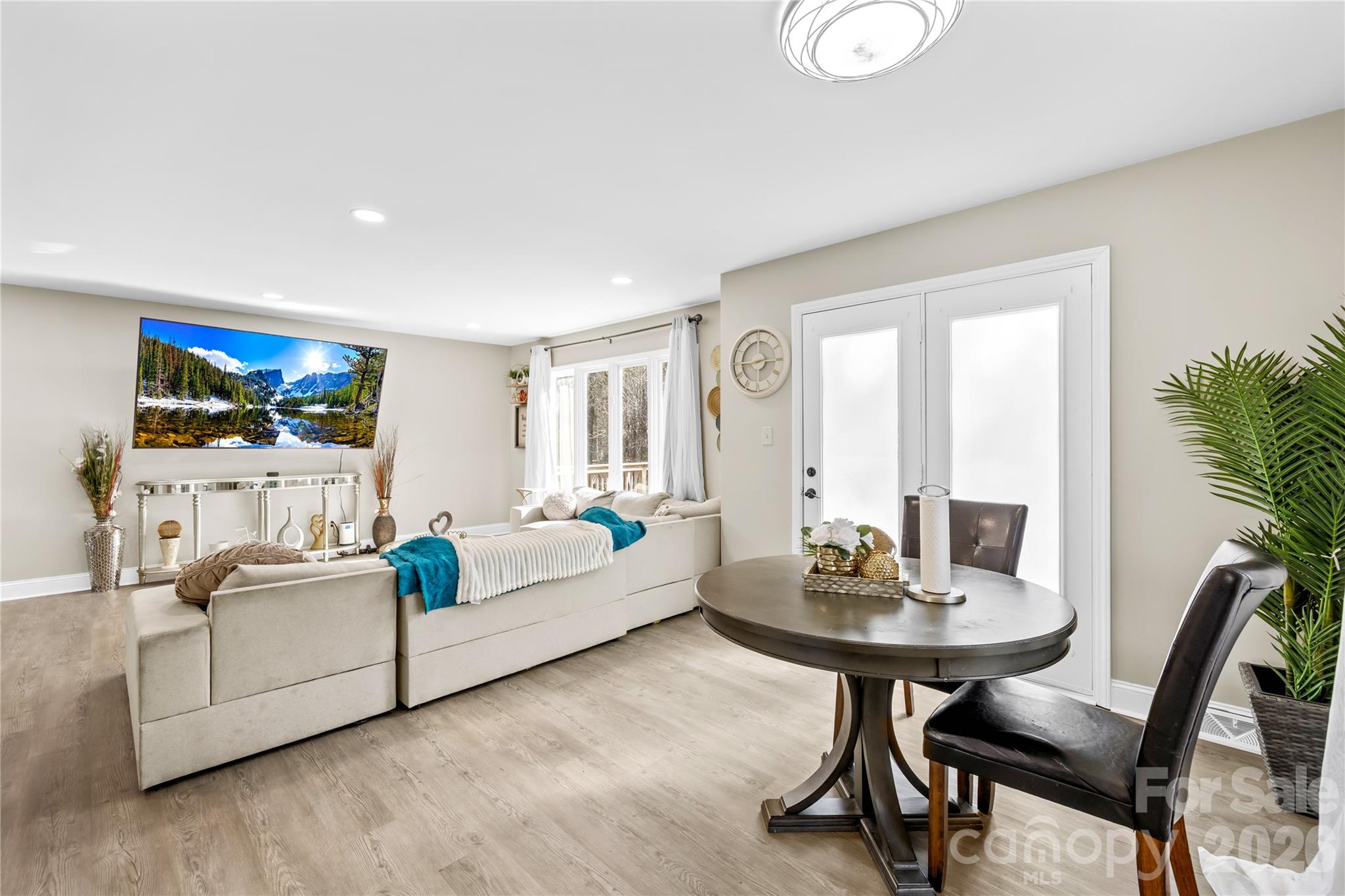 121 Rustic Way Lane — Mooresville