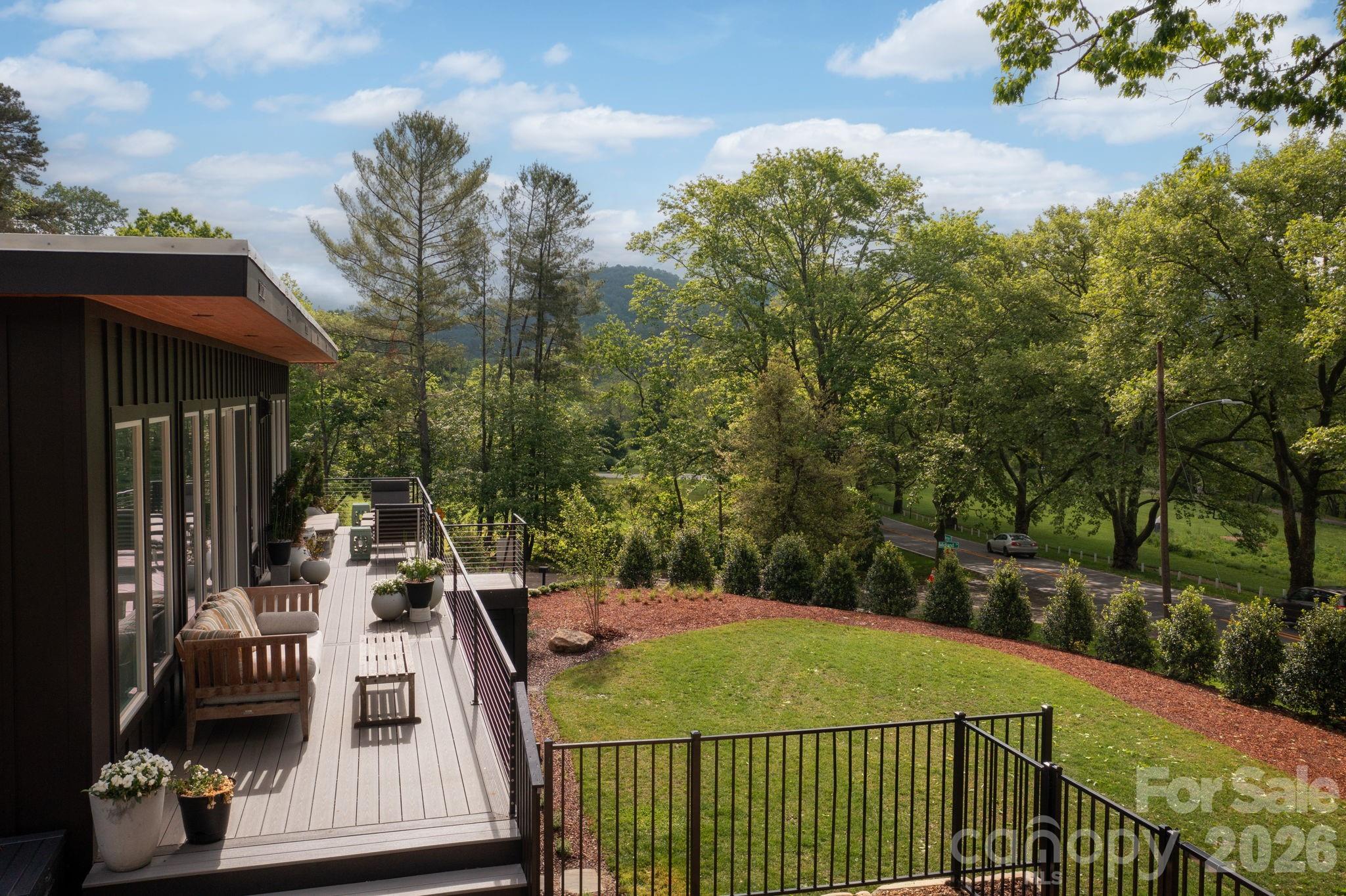 8 Midland Drive — Asheville