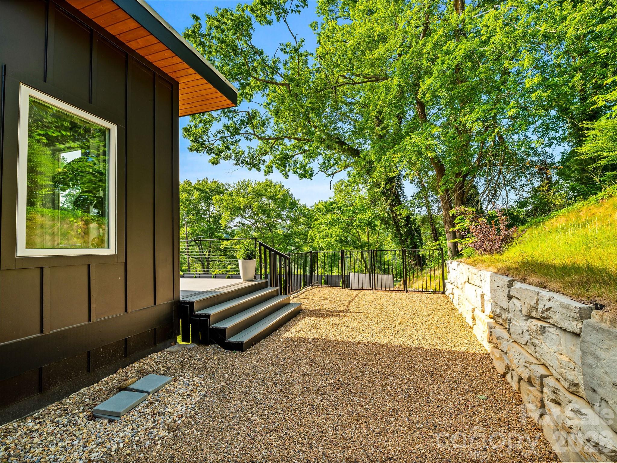 8 Midland Drive — Asheville
