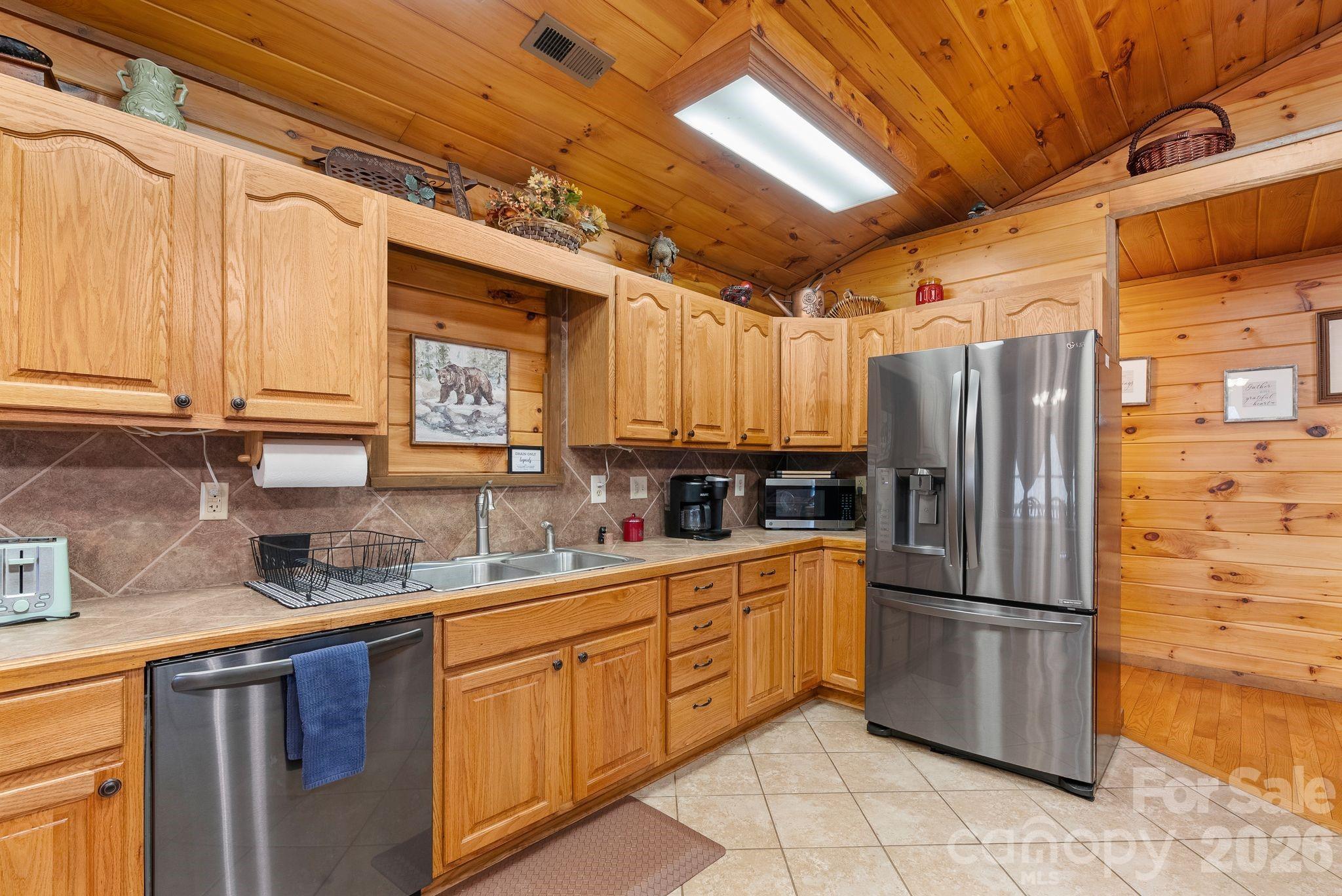 264 Moonbeam Lane — Clyde