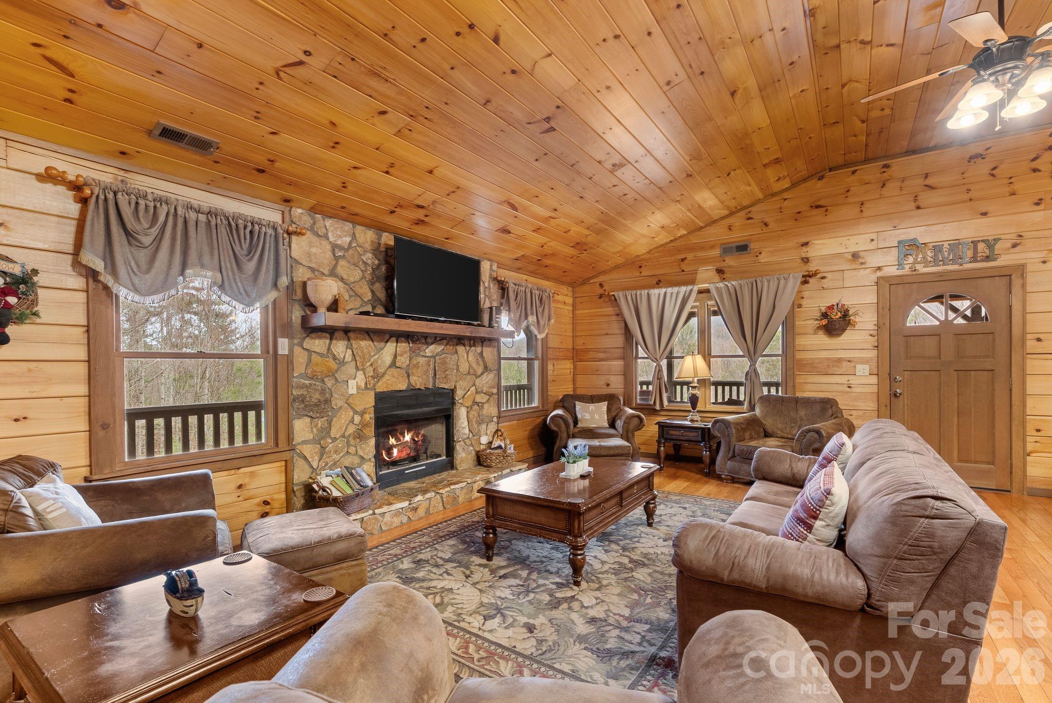 264 Moonbeam Lane — Clyde