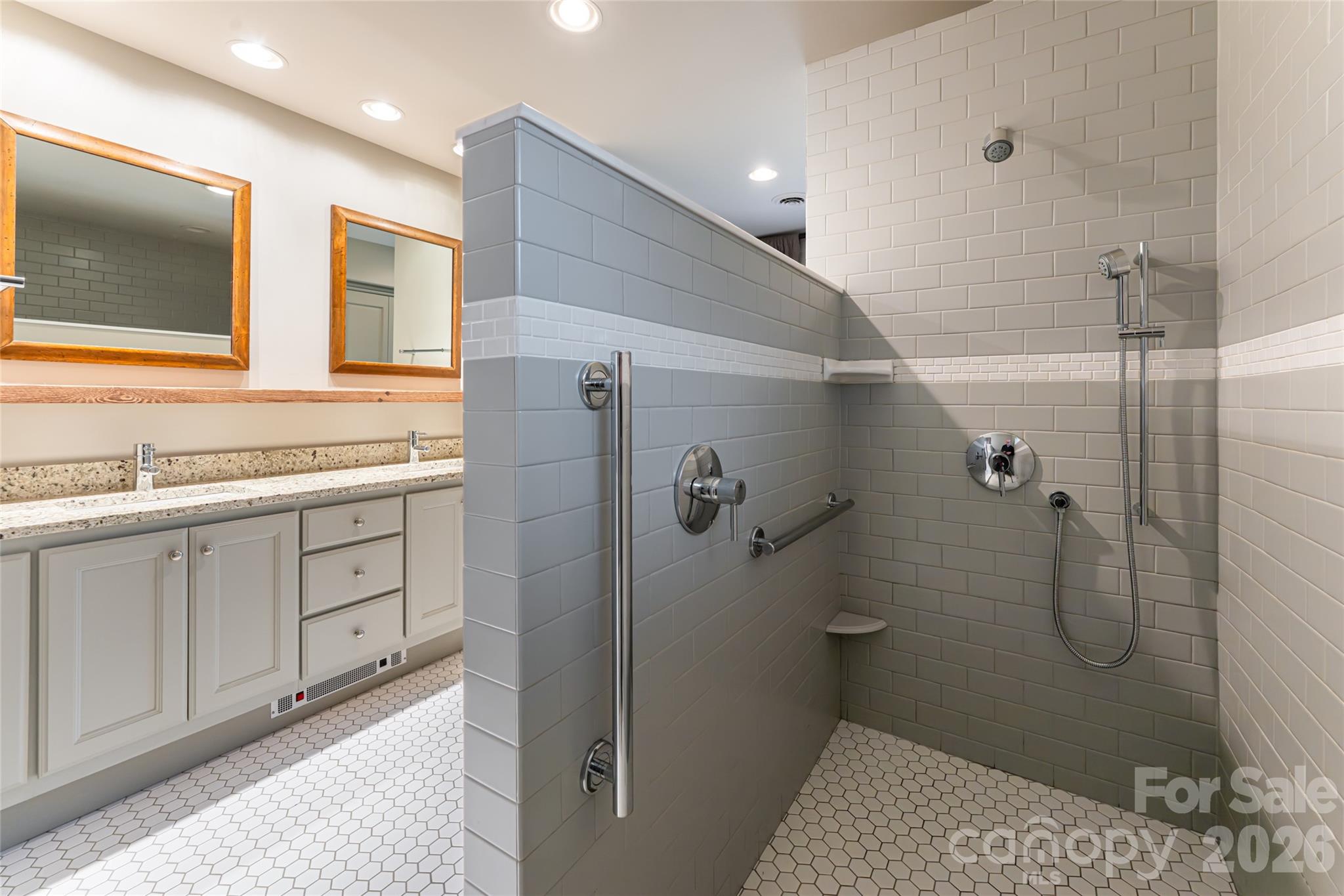 21 Pine Tree Circle — Asheville